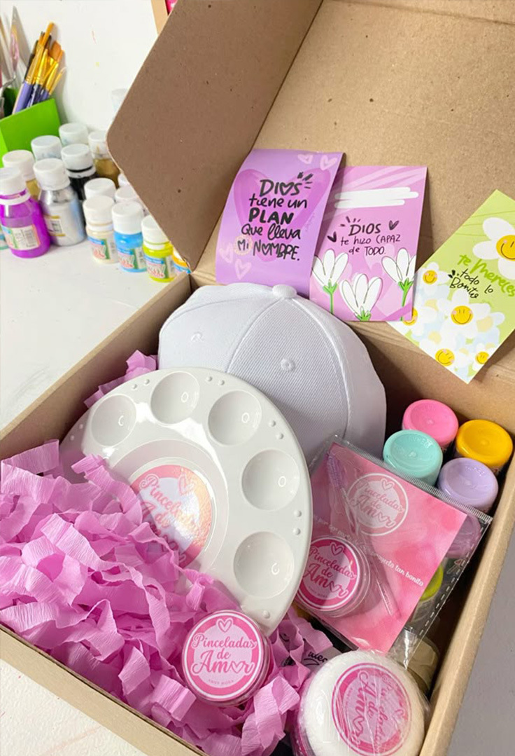iC Hats Coloring Kit